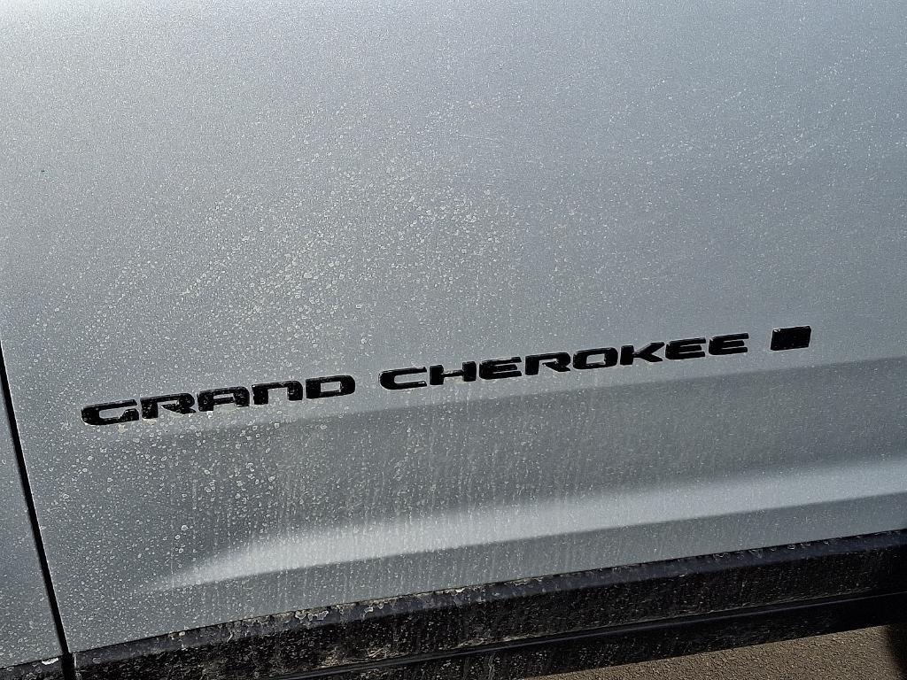 new 2025 Jeep Grand Cherokee car, priced at $50,271