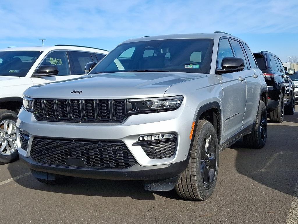 new 2025 Jeep Grand Cherokee car, priced at $50,271