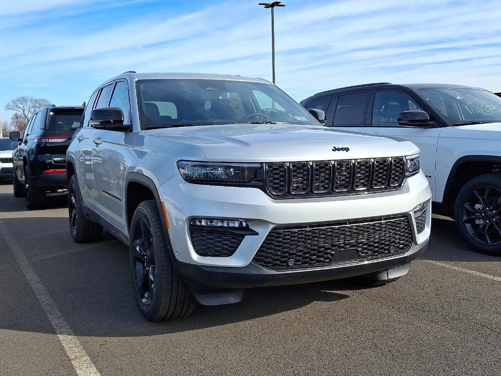 new 2025 Jeep Grand Cherokee car, priced at $50,271