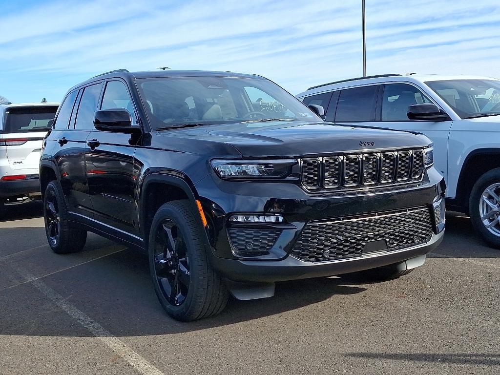 new 2025 Jeep Grand Cherokee car, priced at $50,271