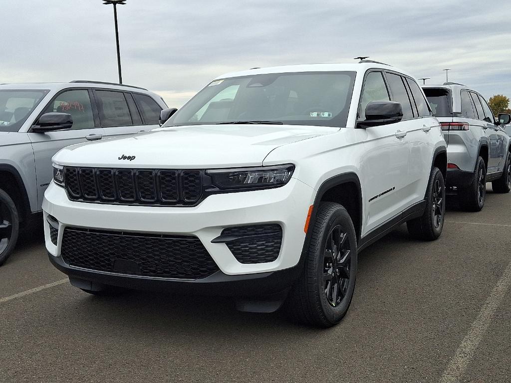 new 2025 Jeep Grand Cherokee car, priced at $40,246