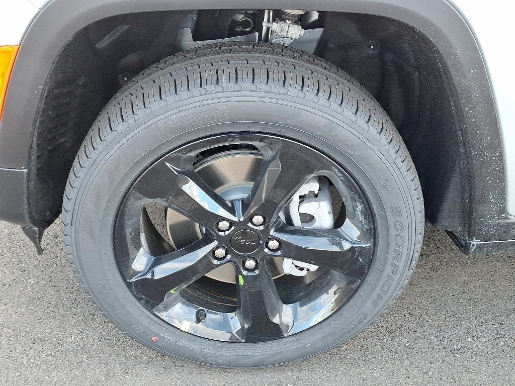 new 2025 Jeep Grand Cherokee L car, priced at $52,321