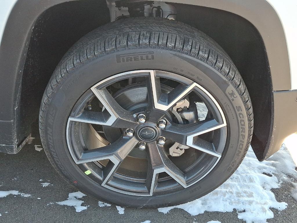 new 2026 Jeep Cherokee car, priced at $45,490