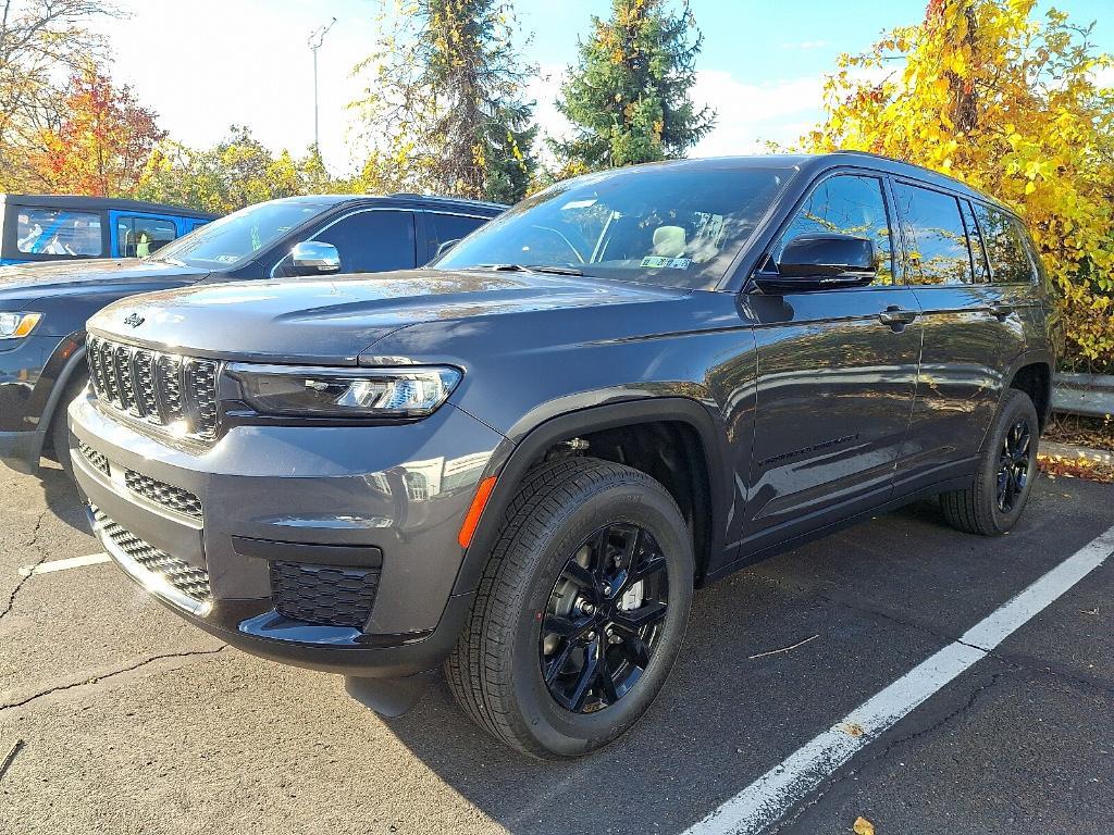 new 2025 Jeep Grand Cherokee L car, priced at $45,705
