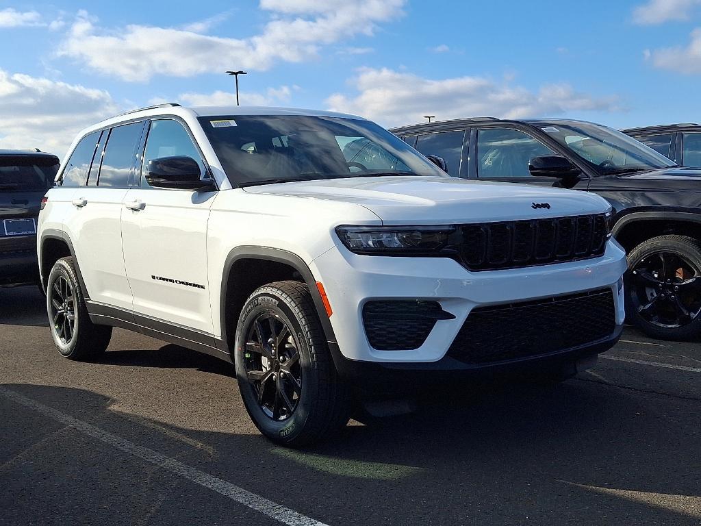 new 2025 Jeep Grand Cherokee car, priced at $40,246