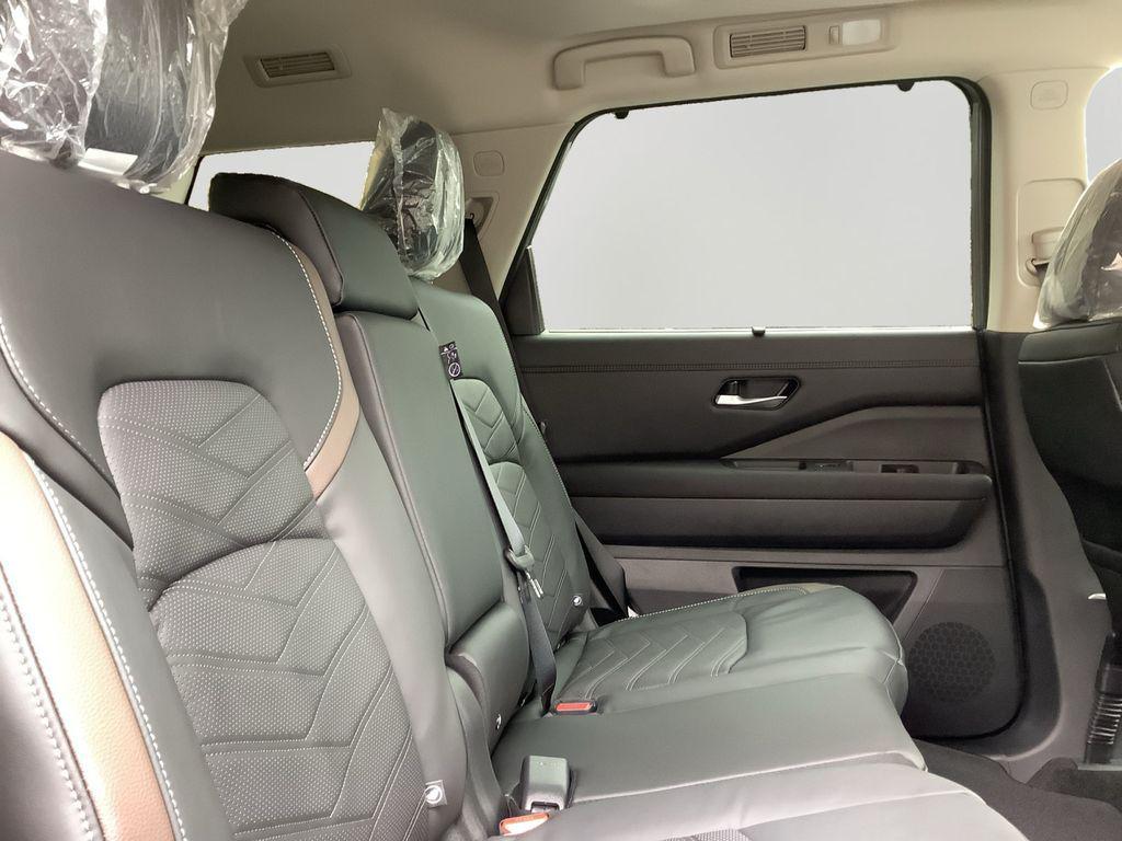 new 2025 Nissan Pathfinder car, priced at $44,032