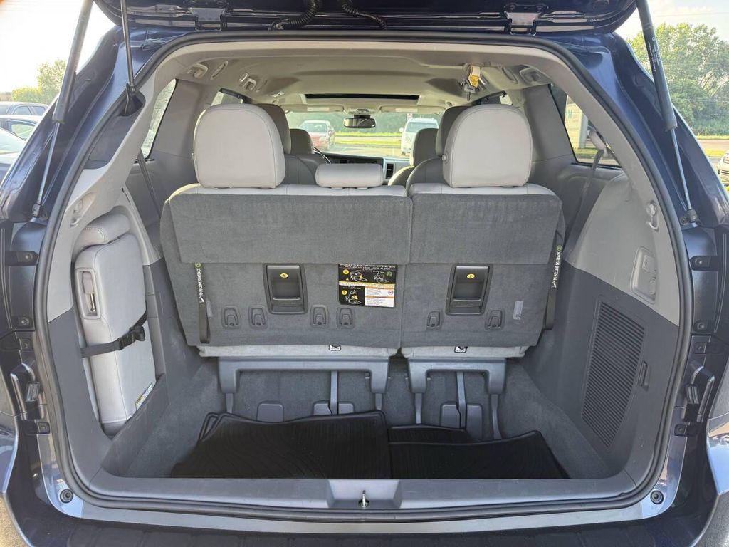 2019 Parisian Night Pearl Toyota Sienna