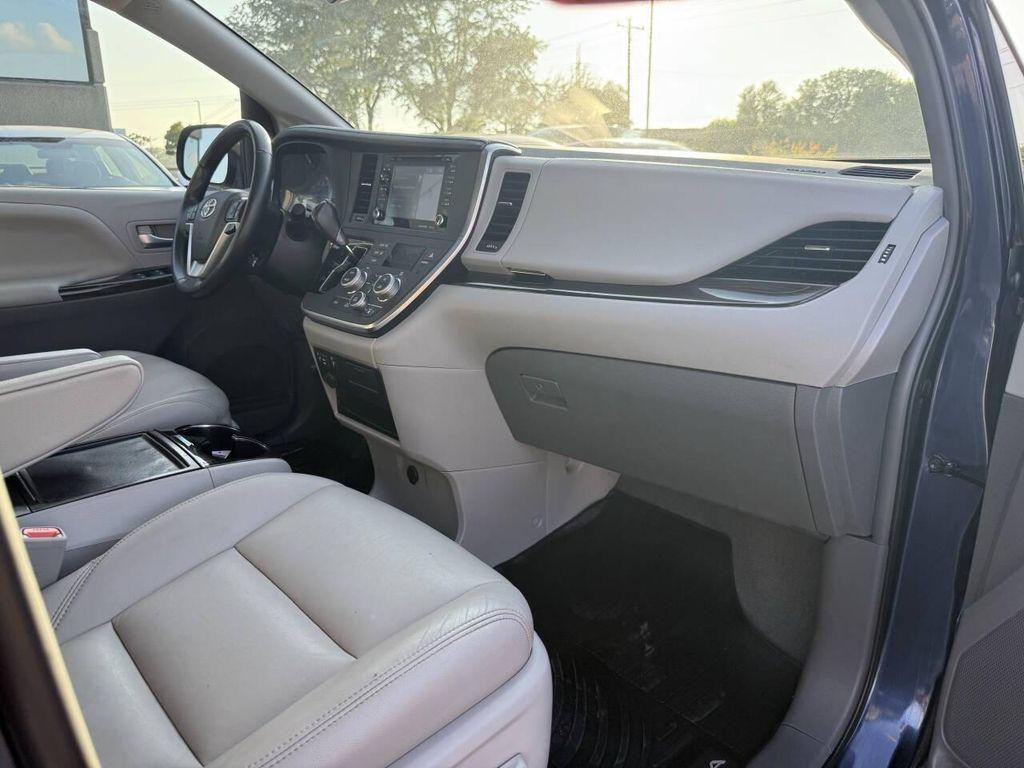 2019 Parisian Night Pearl Toyota Sienna
