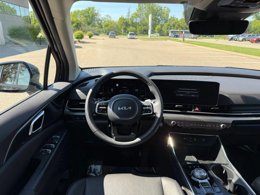 used 2025 Kia Carnival Hybrid car, priced at $33,497