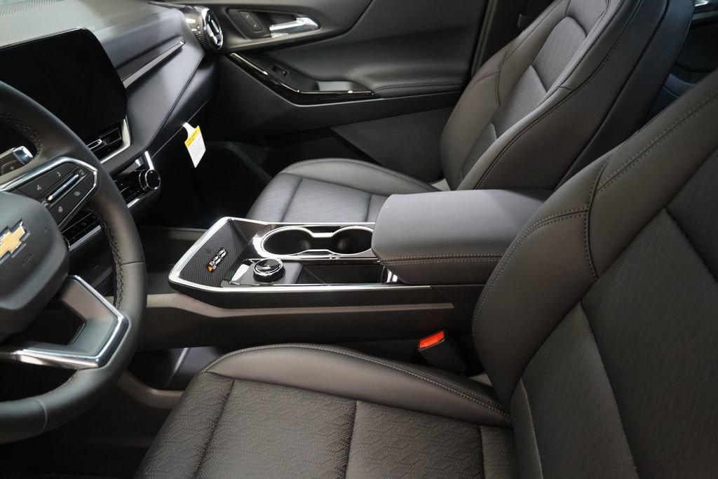 new 2026 Chevrolet Equinox car, priced at $31,804