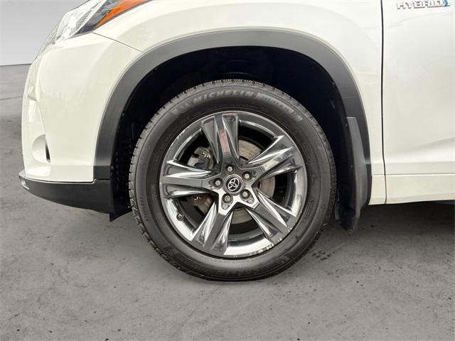used 2018 Toyota Highlander Hybrid car, priced at $20,712