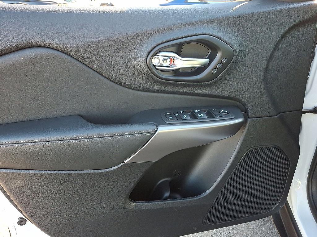 used 2022 Jeep Cherokee car, priced at $22,915