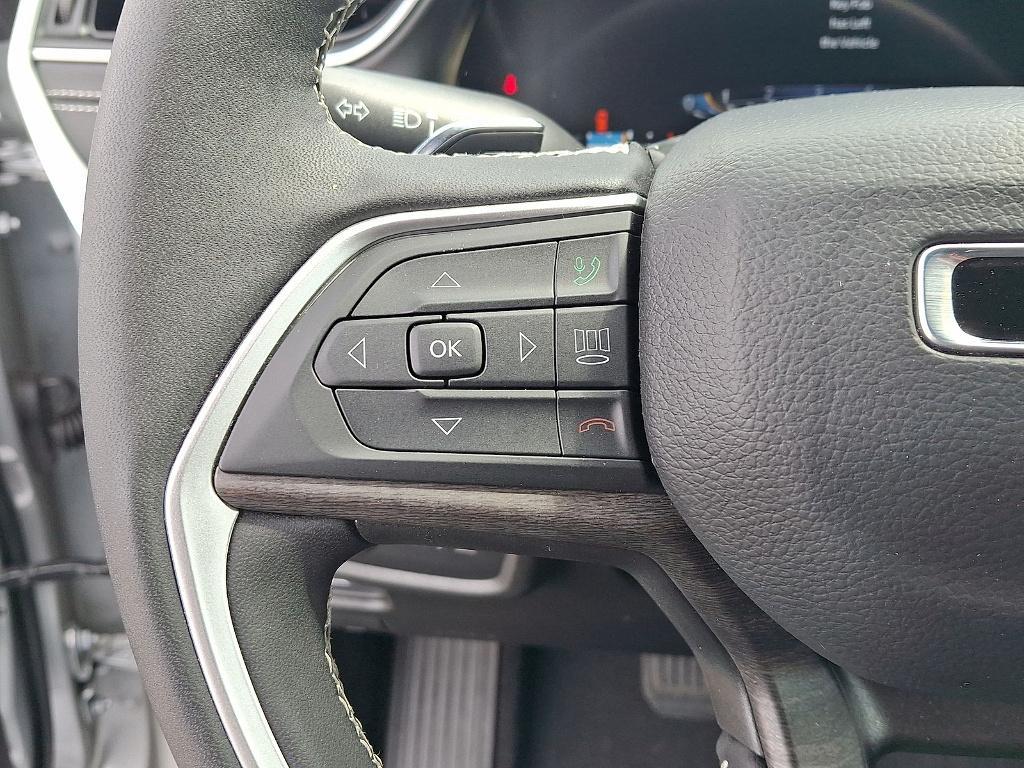 used 2025 Jeep Grand Cherokee L car, priced at $38,548