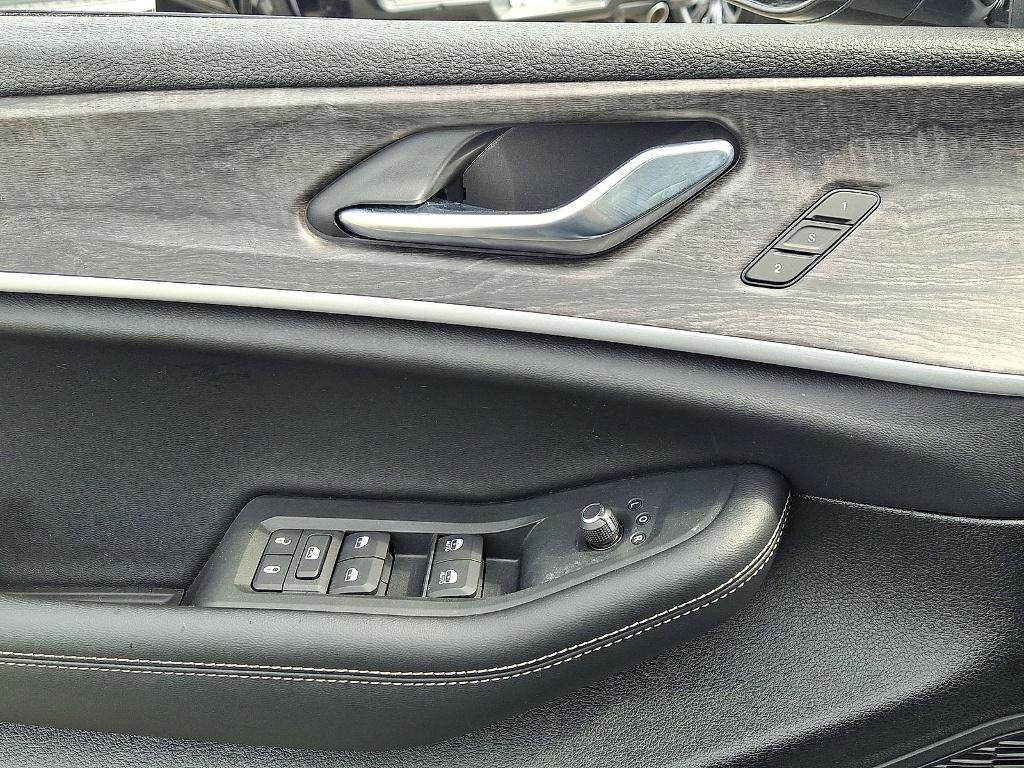 used 2025 Jeep Grand Cherokee L car, priced at $38,548