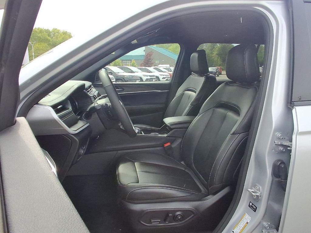 used 2025 Jeep Grand Cherokee L car, priced at $38,548