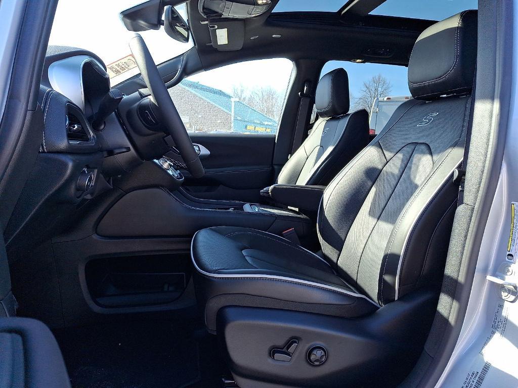 new 2026 Chrysler Pacifica car, priced at $57,740