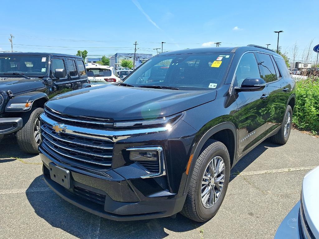 used 2025 Chevrolet Traverse car, priced at $39,900