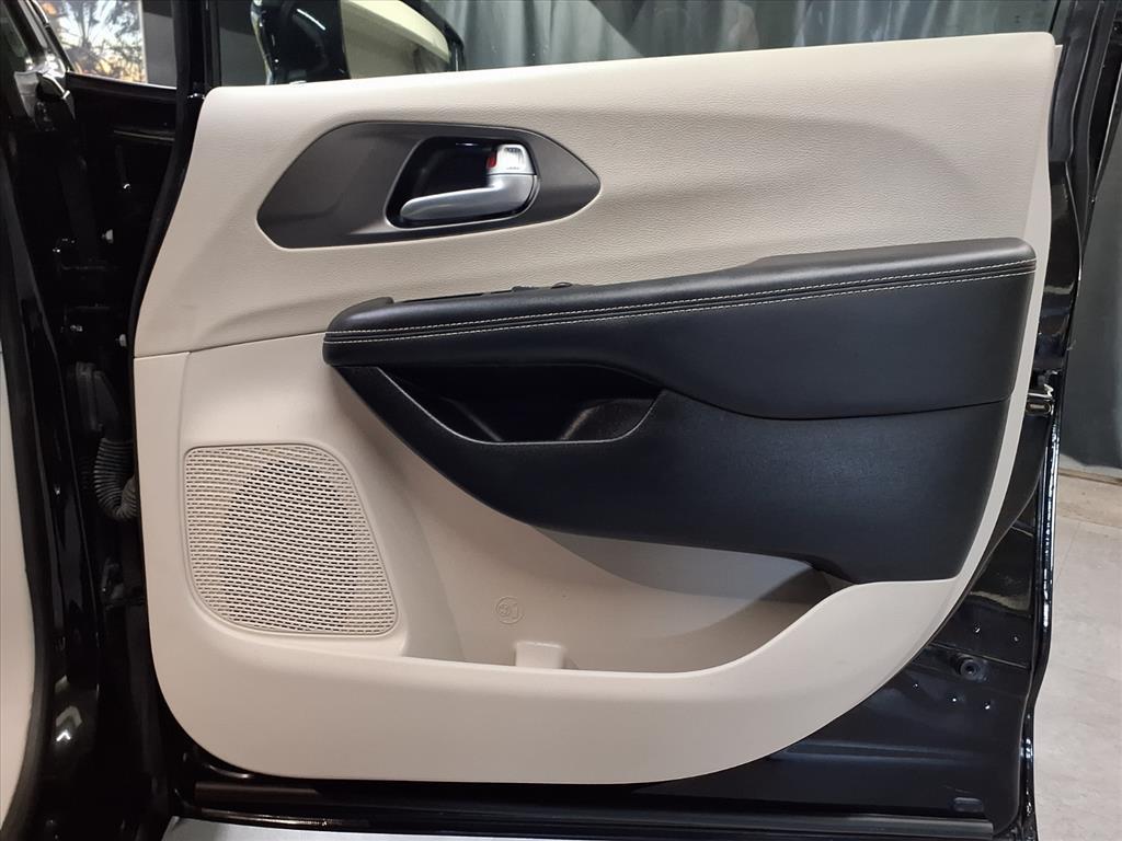 used 2024 Chrysler Pacifica car, priced at $26,999