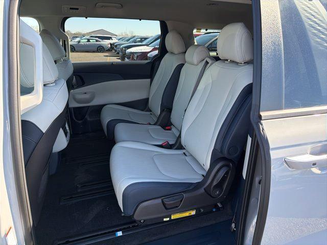 new 2026 Kia Carnival Hybrid car, priced at $44,130