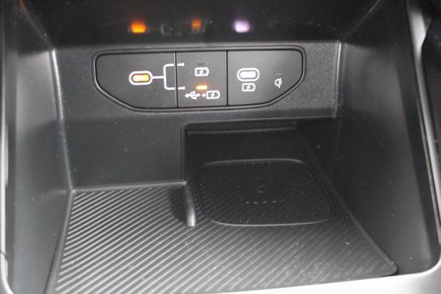 used 2025 Kia Sorento car, priced at $33,900