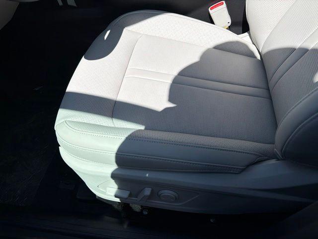 new 2026 Kia Sorento Hybrid car, priced at $41,674