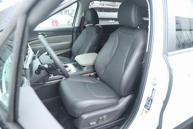 new 2025 Kia Carnival Hybrid car, priced at $45,230