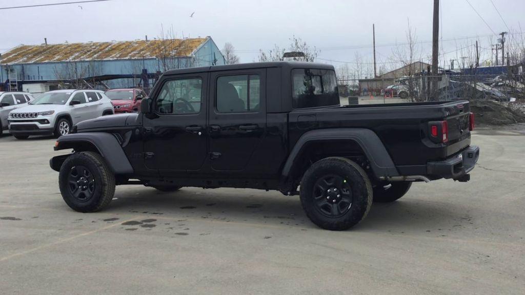 new 2025 Jeep Gladiator car, priced at $39,180