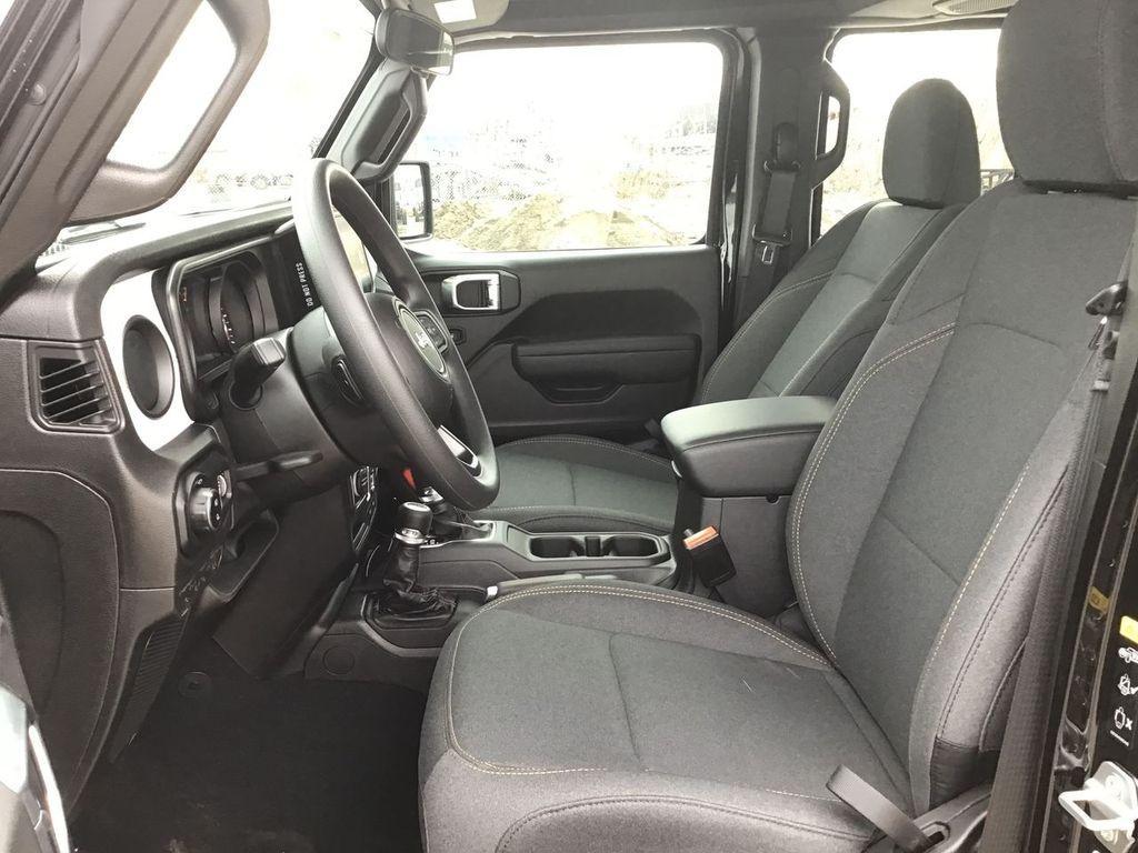 new 2025 Jeep Gladiator car, priced at $39,180