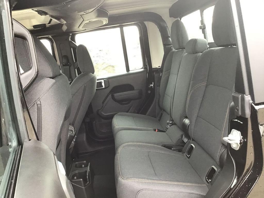 new 2025 Jeep Gladiator car, priced at $39,180