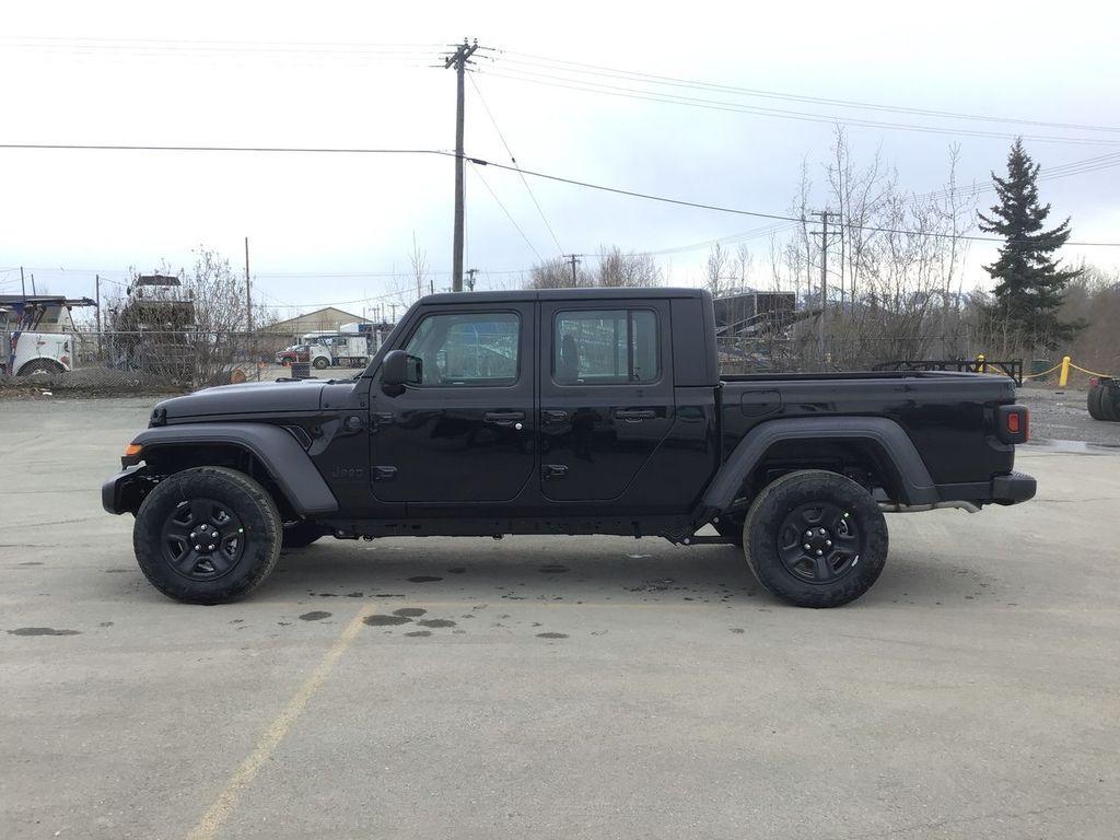 new 2025 Jeep Gladiator car, priced at $39,180