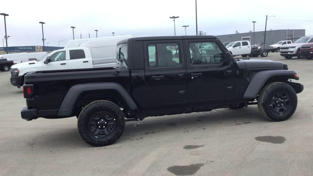 new 2025 Jeep Gladiator car, priced at $39,180