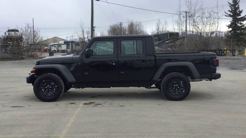 new 2025 Jeep Gladiator car, priced at $39,180