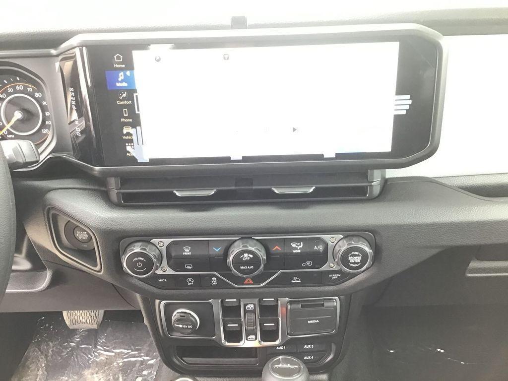 new 2025 Jeep Gladiator car, priced at $39,180