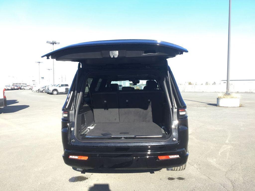 new 2025 Jeep Grand Wagoneer L car, priced at $95,039