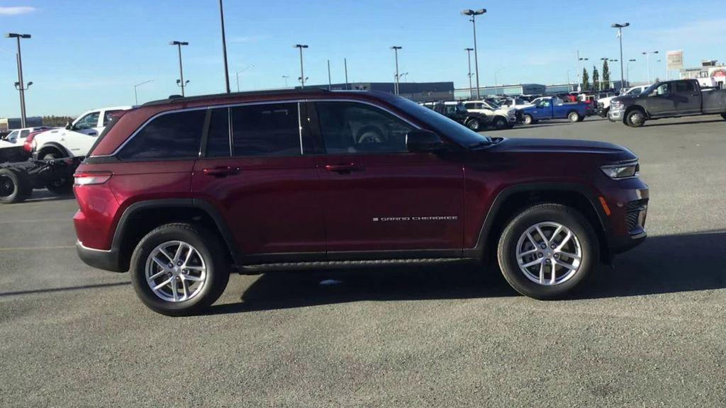 new 2025 Jeep Grand Cherokee car, priced at $38,401