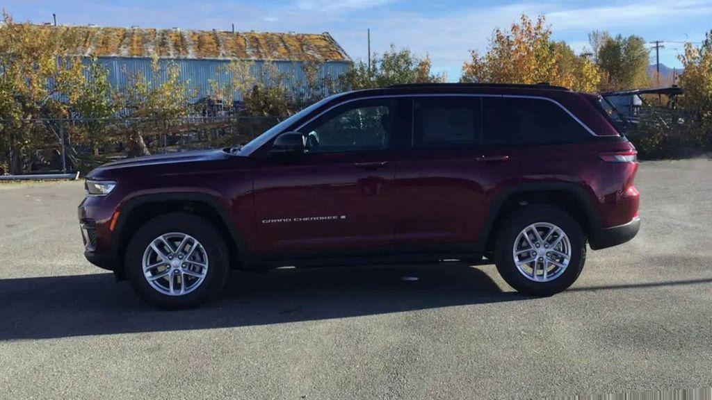 new 2025 Jeep Grand Cherokee car, priced at $38,401