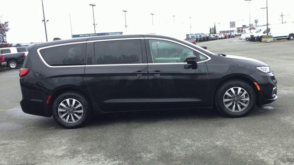 used 2024 Chrysler Pacifica Hybrid car, priced at $31,775