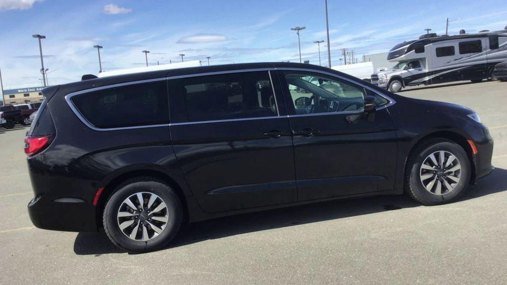 used 2024 Chrysler Pacifica Hybrid car, priced at $31,775