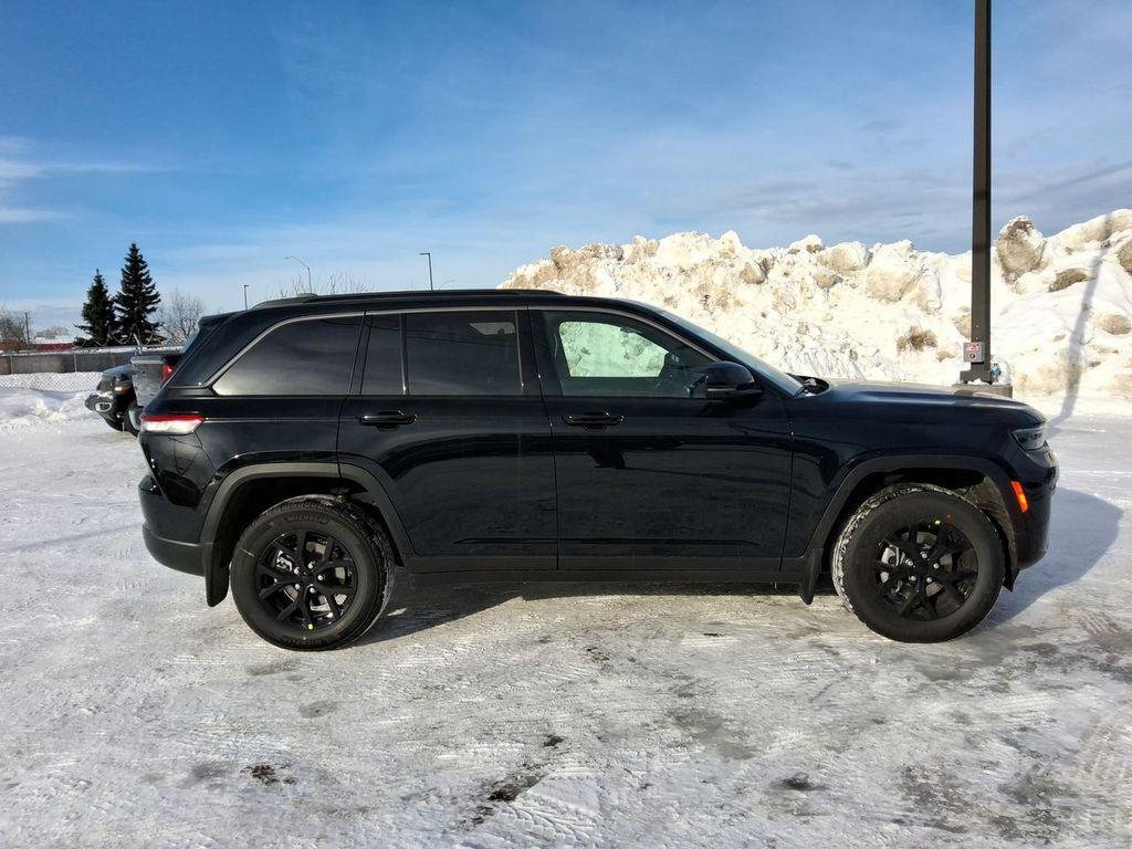 new 2026 Jeep Grand Cherokee car, priced at $47,760