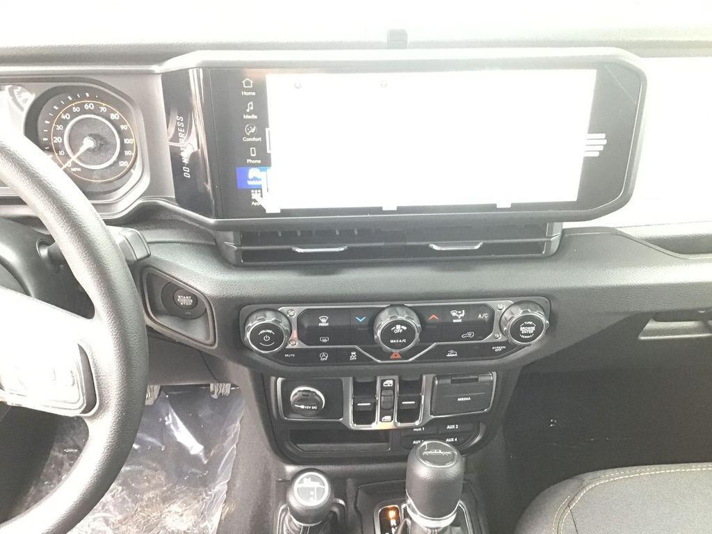 new 2025 Jeep Gladiator car, priced at $39,180