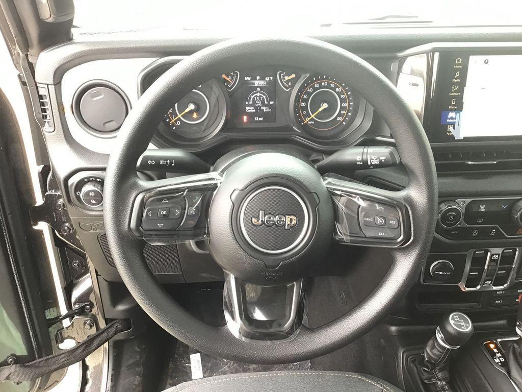 new 2025 Jeep Gladiator car, priced at $39,180