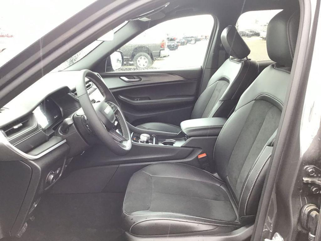 new 2025 Jeep Grand Cherokee L car, priced at $41,474