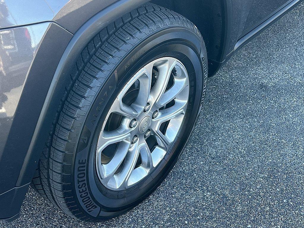 used 2015 Jeep Grand Cherokee car, priced at $13,930