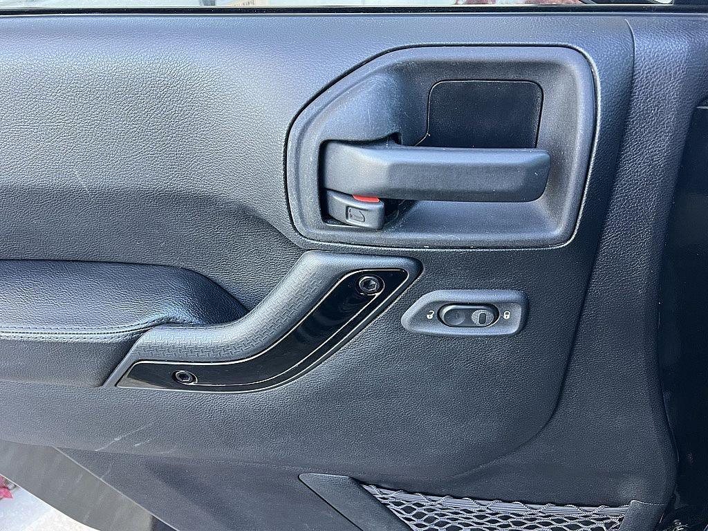 used 2015 Jeep Wrangler Unlimited car, priced at $15,411