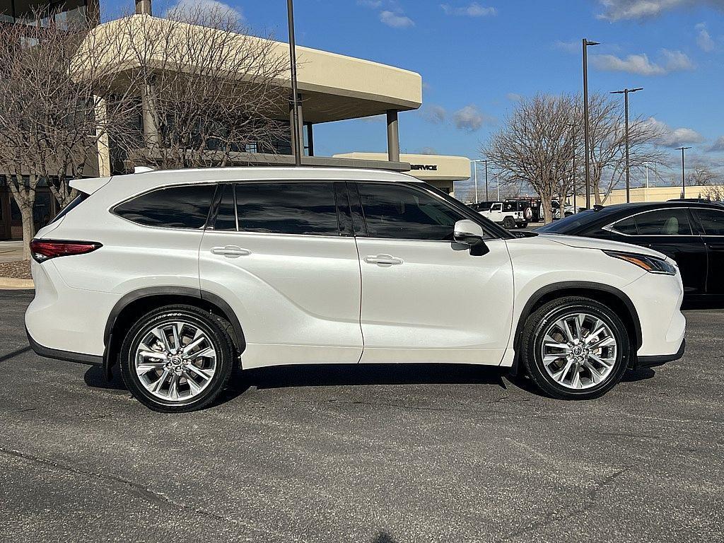 used 2022 Toyota Highlander car, priced at $36,411
