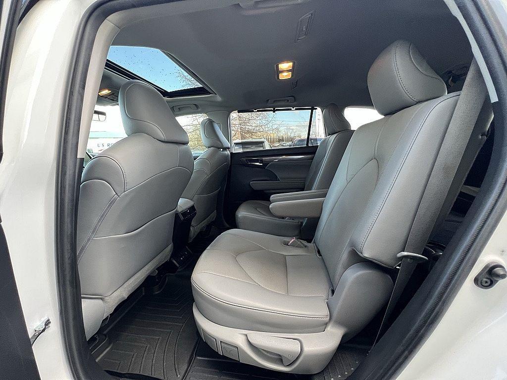 used 2022 Toyota Highlander car, priced at $36,411