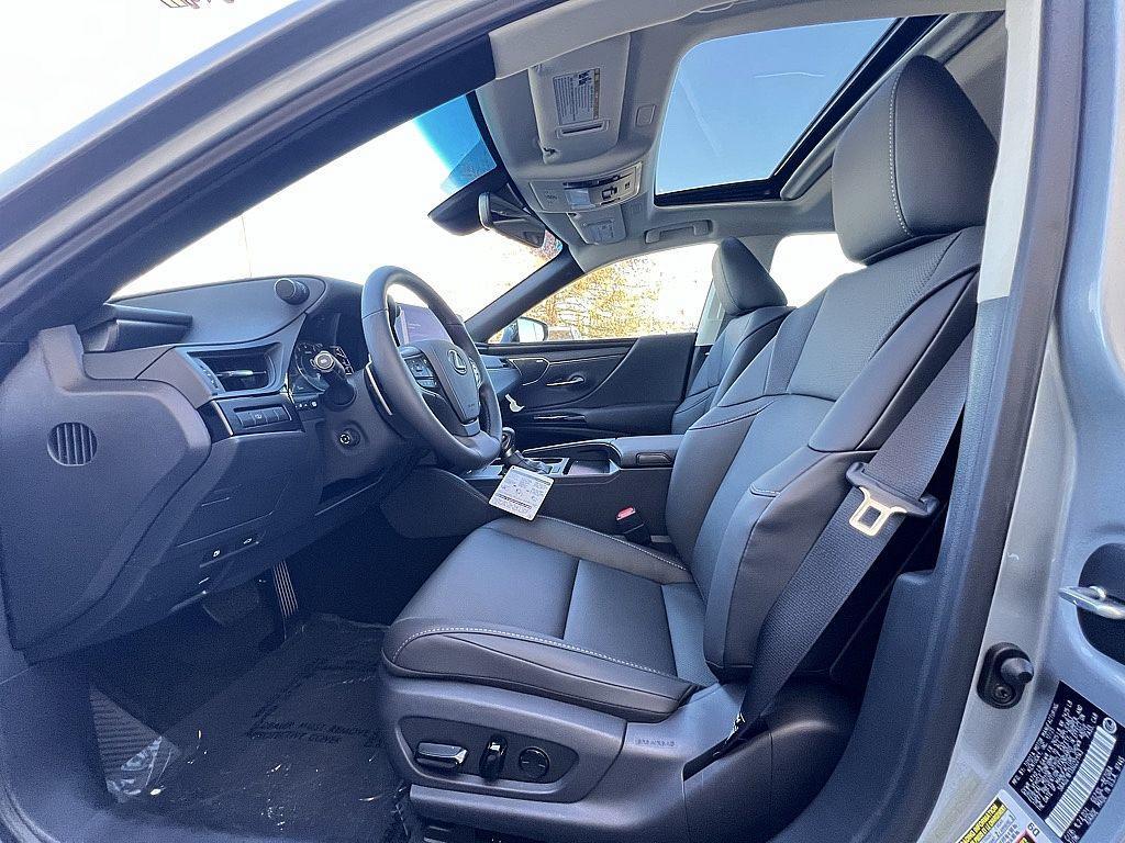 new 2025 Lexus ES 350 car, priced at $53,305