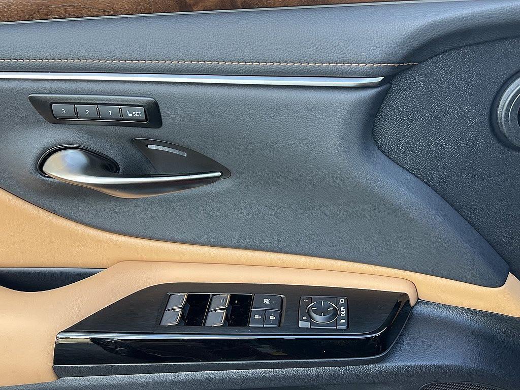 new 2025 Lexus ES 350 car, priced at $50,650
