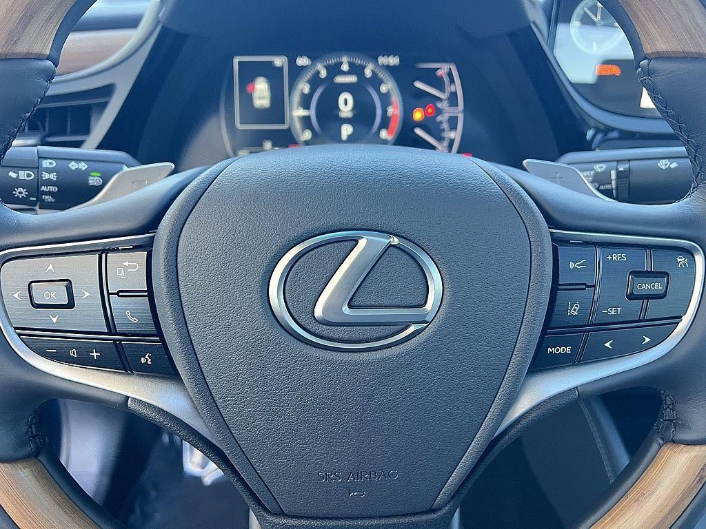new 2025 Lexus ES 350 car, priced at $55,940