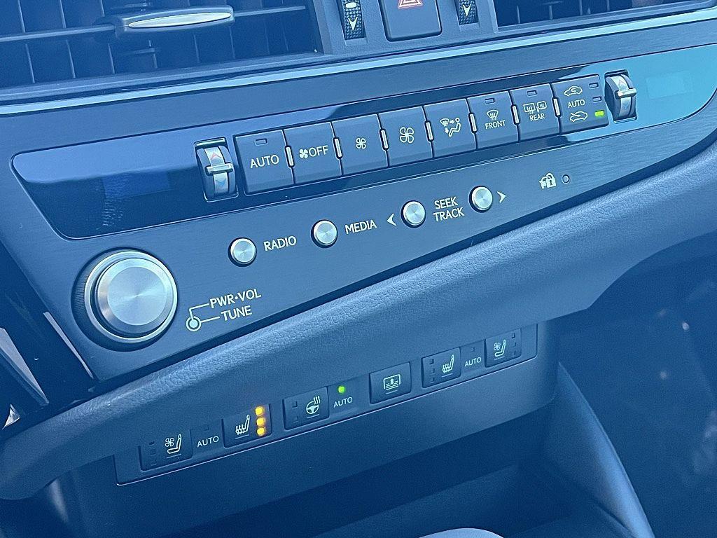 new 2025 Lexus ES 350 car, priced at $55,940